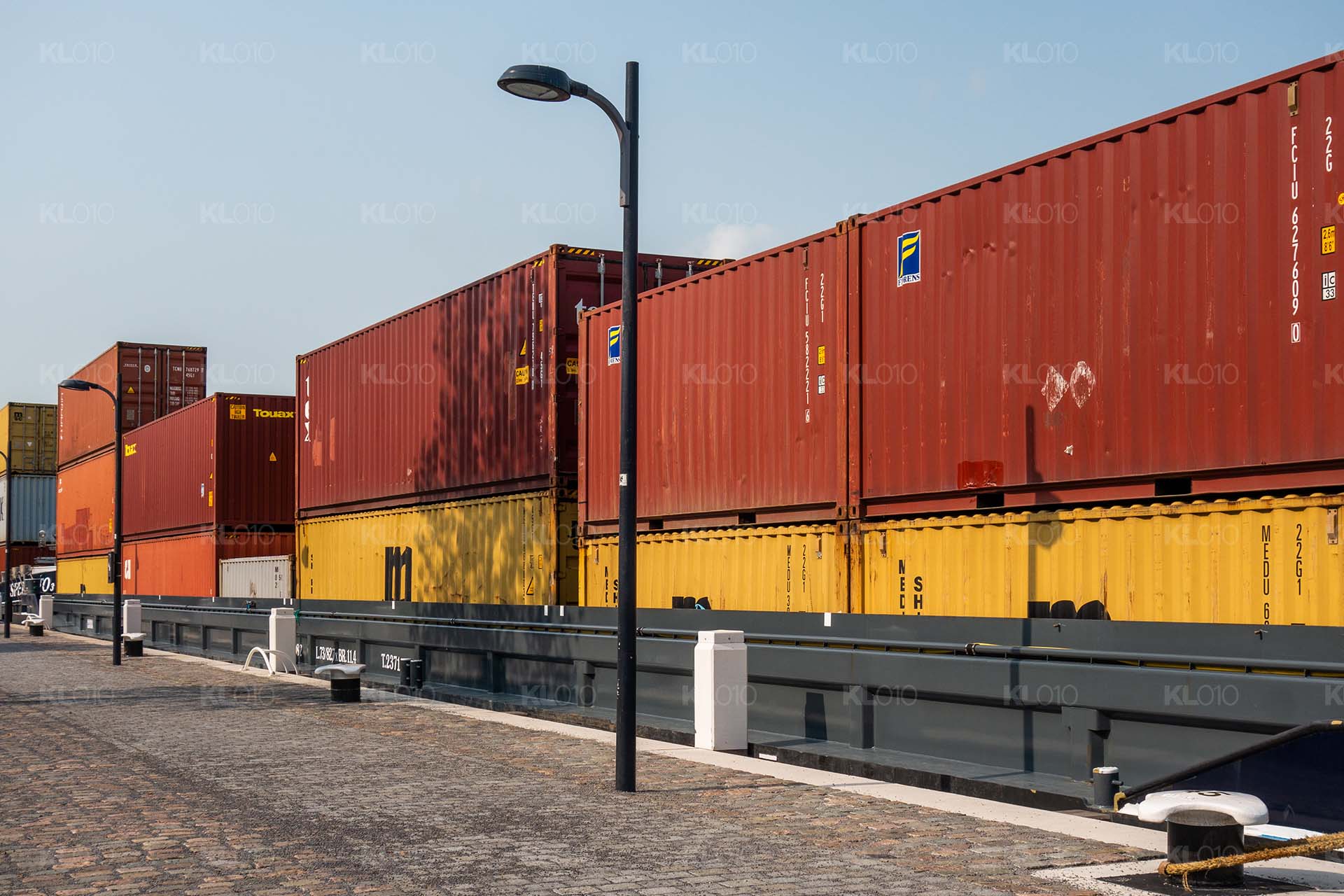 Containers langs de kade - Noordereiland